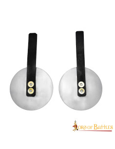 Tondi medievali in acciaio, con cinturini in pelle