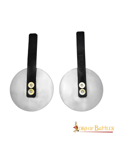 Tondi medievali in acciaio, con...