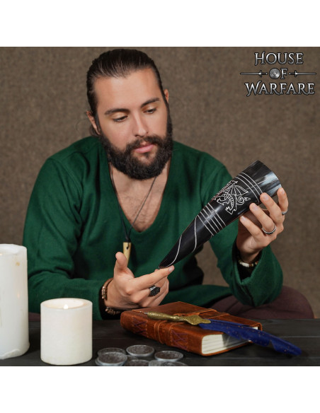 Corno da bere medievale con design a...