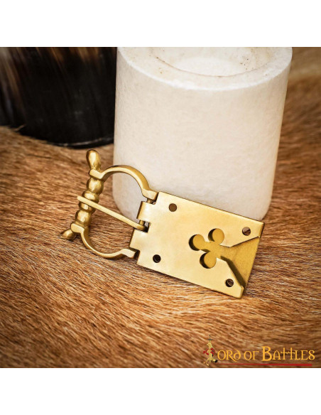 Fibbia medievale con design a...