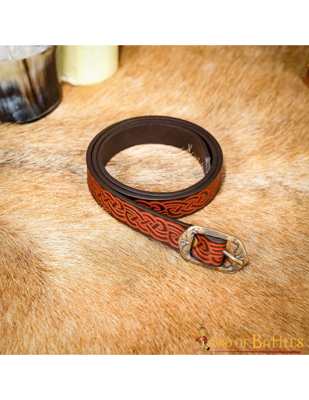 Cintura medievale in pelle con nodi...