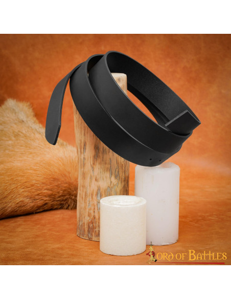 Cintura medievale in pelle liscia...