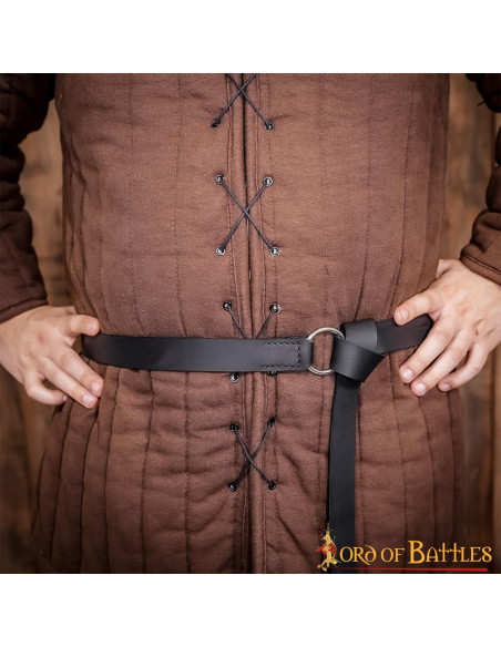 Cintura medievale in pelle con fibbia...