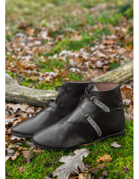 Stivaletti medievali, 2 fibbie, marroni