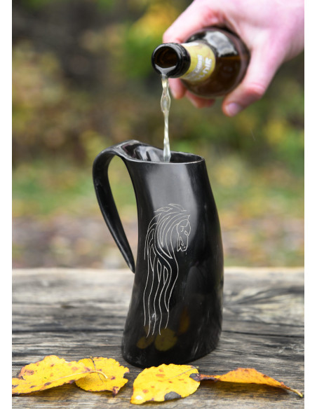 Boccale di birra vichingo cavalli in...