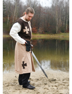 Tabardo medievale con croci templari in marrone 2