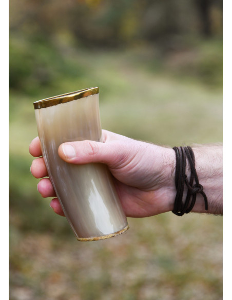 Bicchiere in corno medievale con...