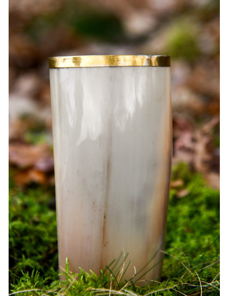 Bicchiere in corno medievale con...