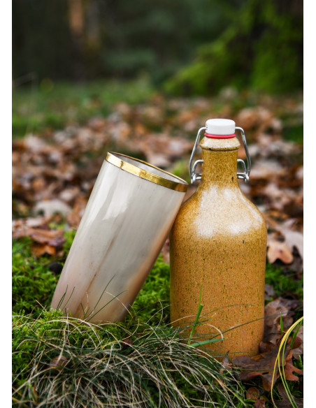 Bicchiere in corno medievale con...