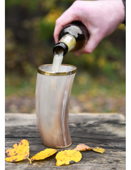 Bicchiere in corno medievale con...