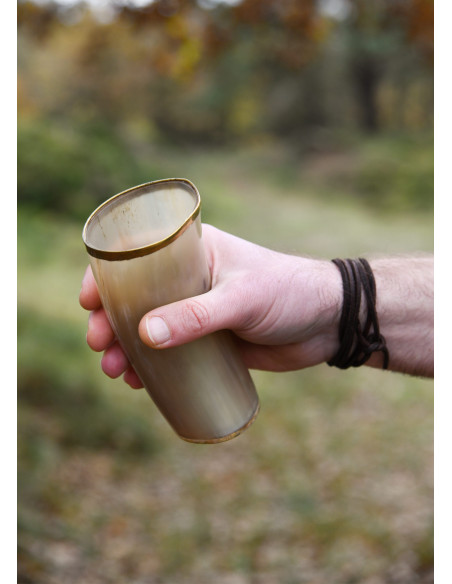 Bicchiere in corno medievale con...