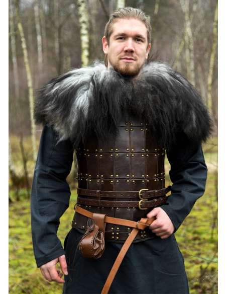 Coprispalle per guerrieri in montone...