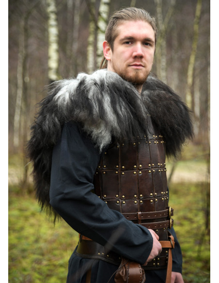 Coprispalle per guerrieri in montone...