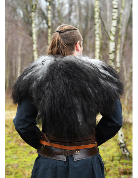 Coprispalle per guerrieri in montone...