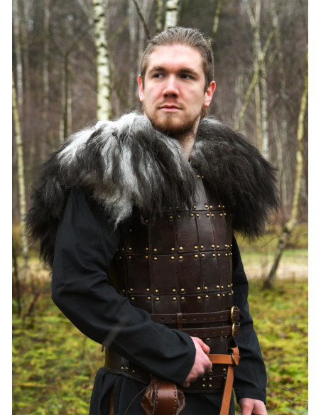 Coprispalle per guerrieri in montone...