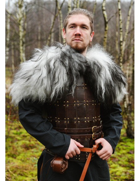 Coprispalle per guerrieri in montone...