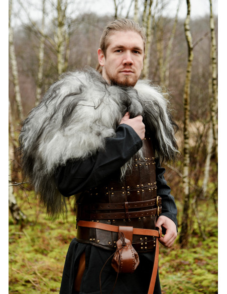 Coprispalle per guerrieri in montone...