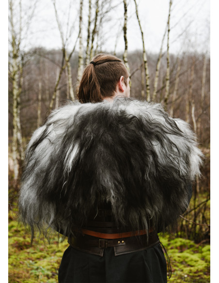 Coprispalle per guerrieri in montone...