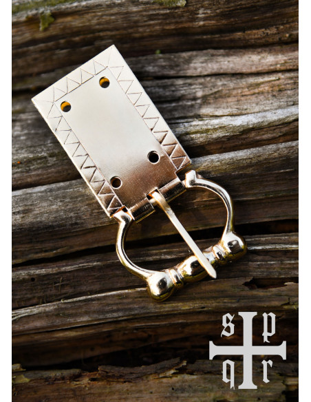 Fibbia della cintura medievale incisa...