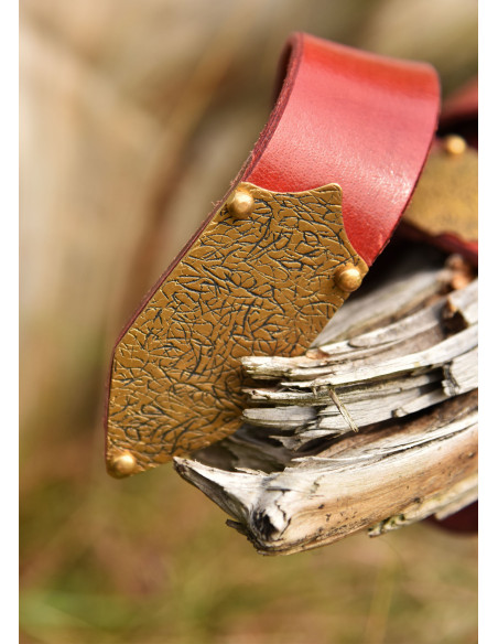 Cintura medievale rossa con motivi...