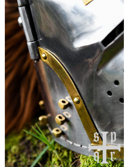 Bacino medievale a becco con visiera...