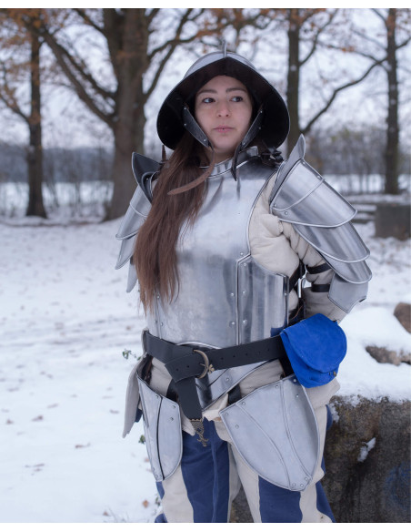 Pettorale medievale in acciaio lucido...