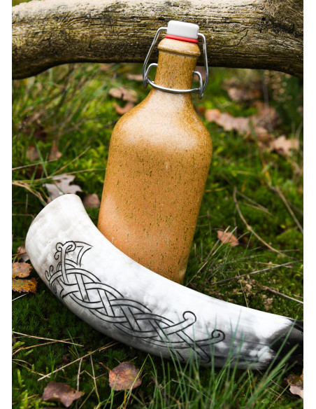 Design scolpito in corno vichingo di...