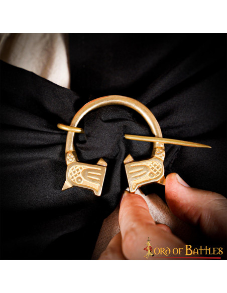 Fibula vichinga in ottone design lupo...