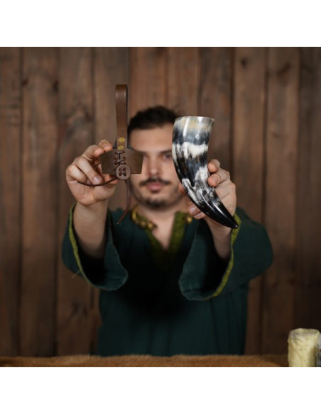 Corno potorio vichingo con balte in...