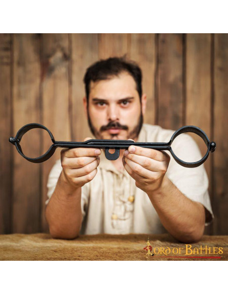 Catene forgiate per prigionieri...