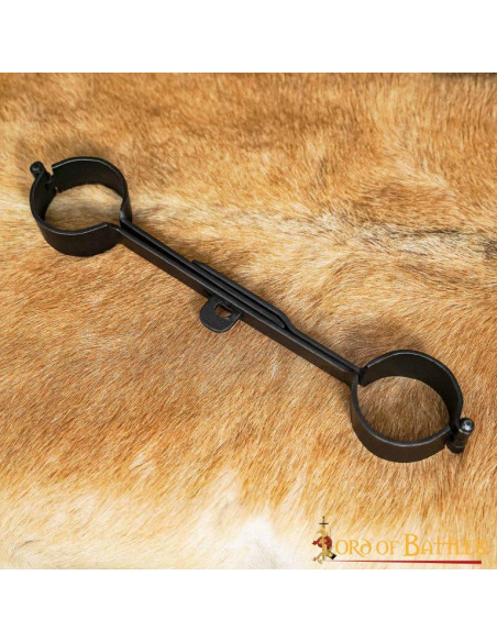 Catene forgiate per prigionieri...