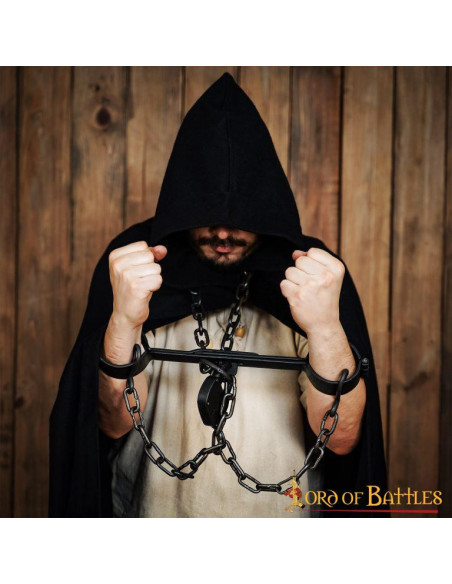 Catene forgiate per prigionieri...