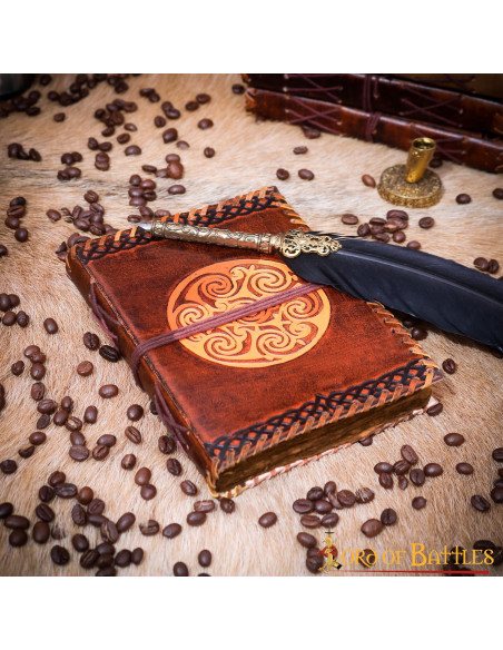 Diario medievale con nodo celtico in...