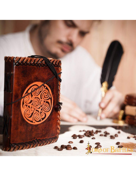 Diario medievale con nodo celtico in...