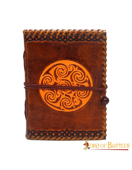 Diario medievale con nodo celtico in...