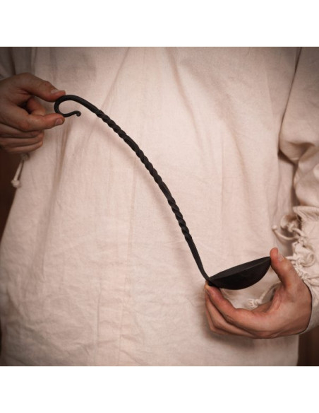 Mestolo medievale in ferro battuto