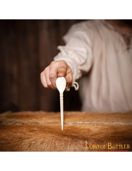 Set di 2 cucchiai in osso romano...