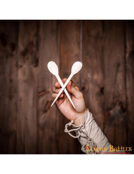 Set di 2 cucchiai in osso romano...