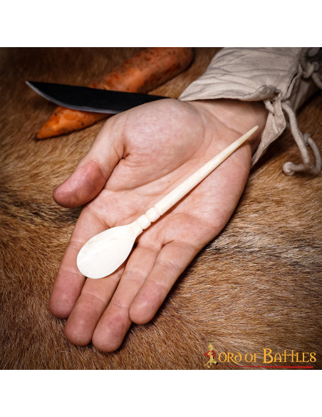 Set di 2 cucchiai in osso romano...