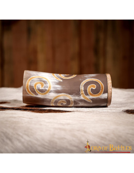 Vaso vichingo in corno di bue