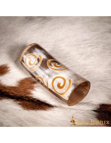 Vaso vichingo in corno di bue