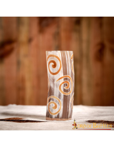 Vaso vichingo in corno di bue