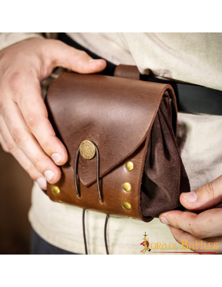 Fuori su un marsupio medievale...