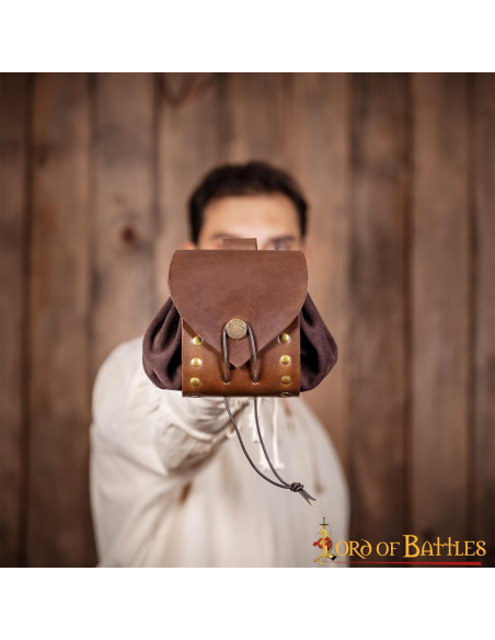 Fuori su un marsupio medievale...