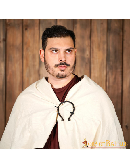 Chiusura a fibula per mantello in...