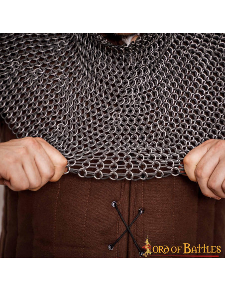 Cuffia medievale con anelli in alluminio