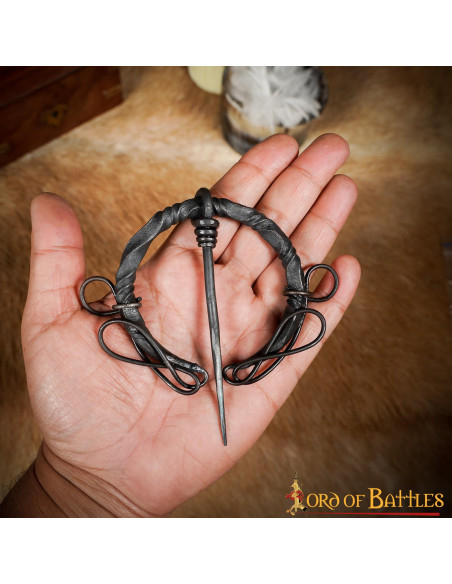 Fibula celtica in ferro battuto con nodi