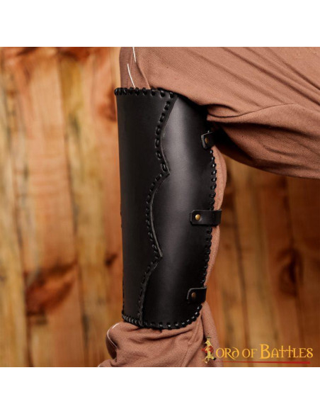 Schinieri medievali in pelle con...