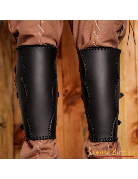Schinieri medievali in pelle con...