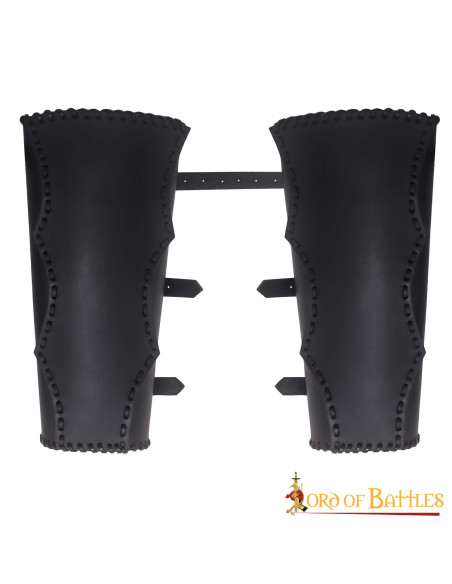 Schinieri medievali in pelle con...